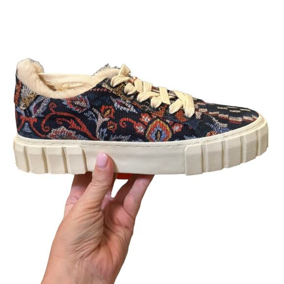 NEW Farm Rio Sneakers Ainika Floral Platform Faux Fur Lined Tennis Shoe Size 7.5 - Picture 2 of 9